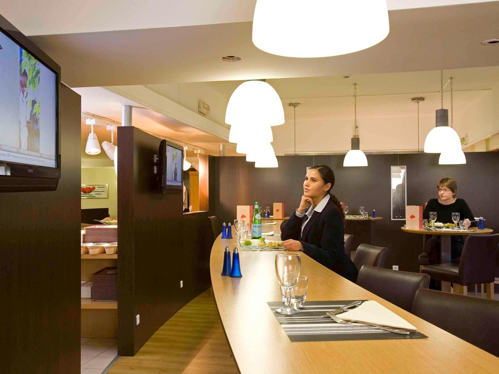 Ibis Paris Le Bourget Hotel La Courneuve Exterior photo