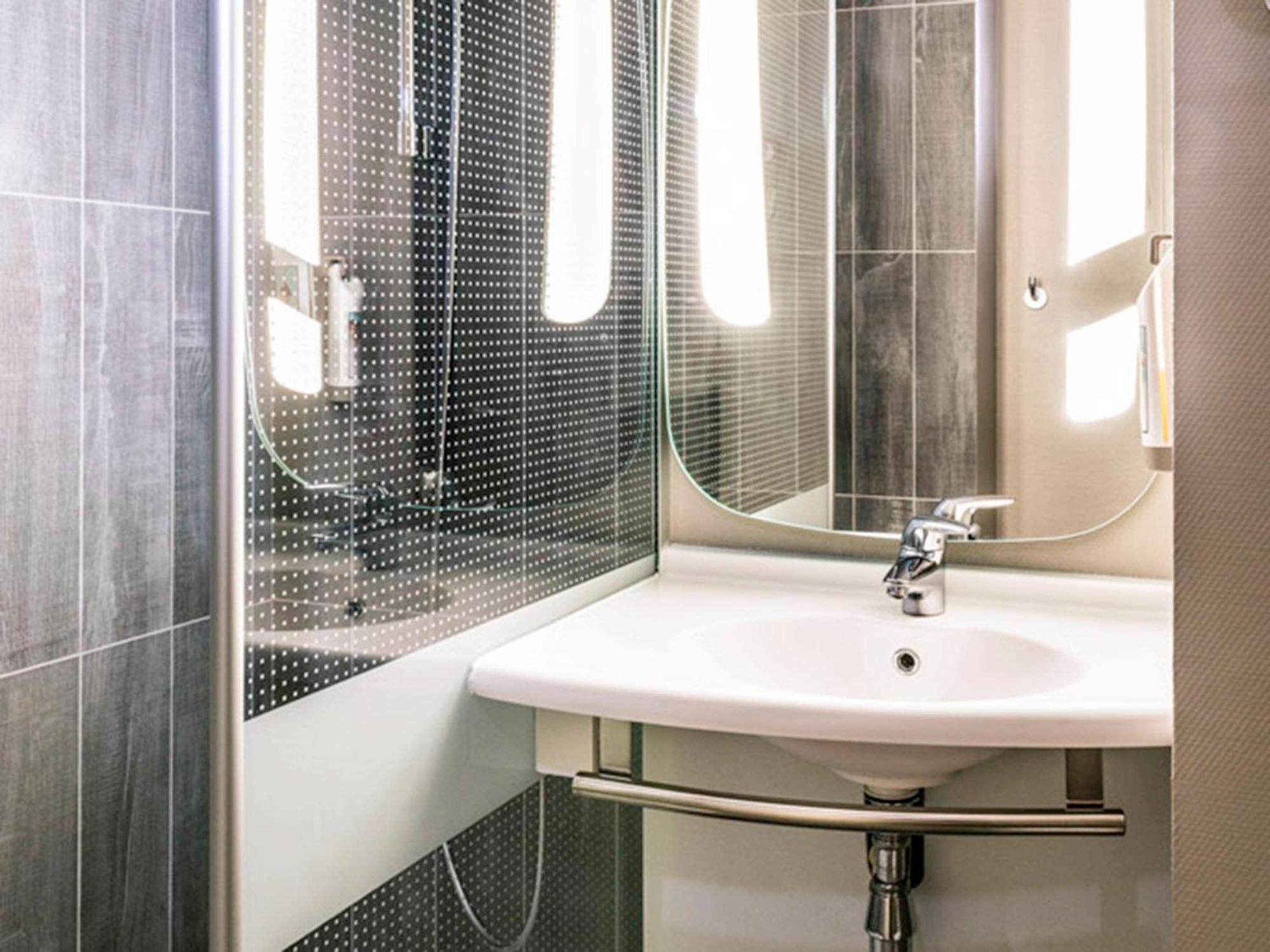 Ibis Paris Le Bourget Hotel La Courneuve Exterior photo