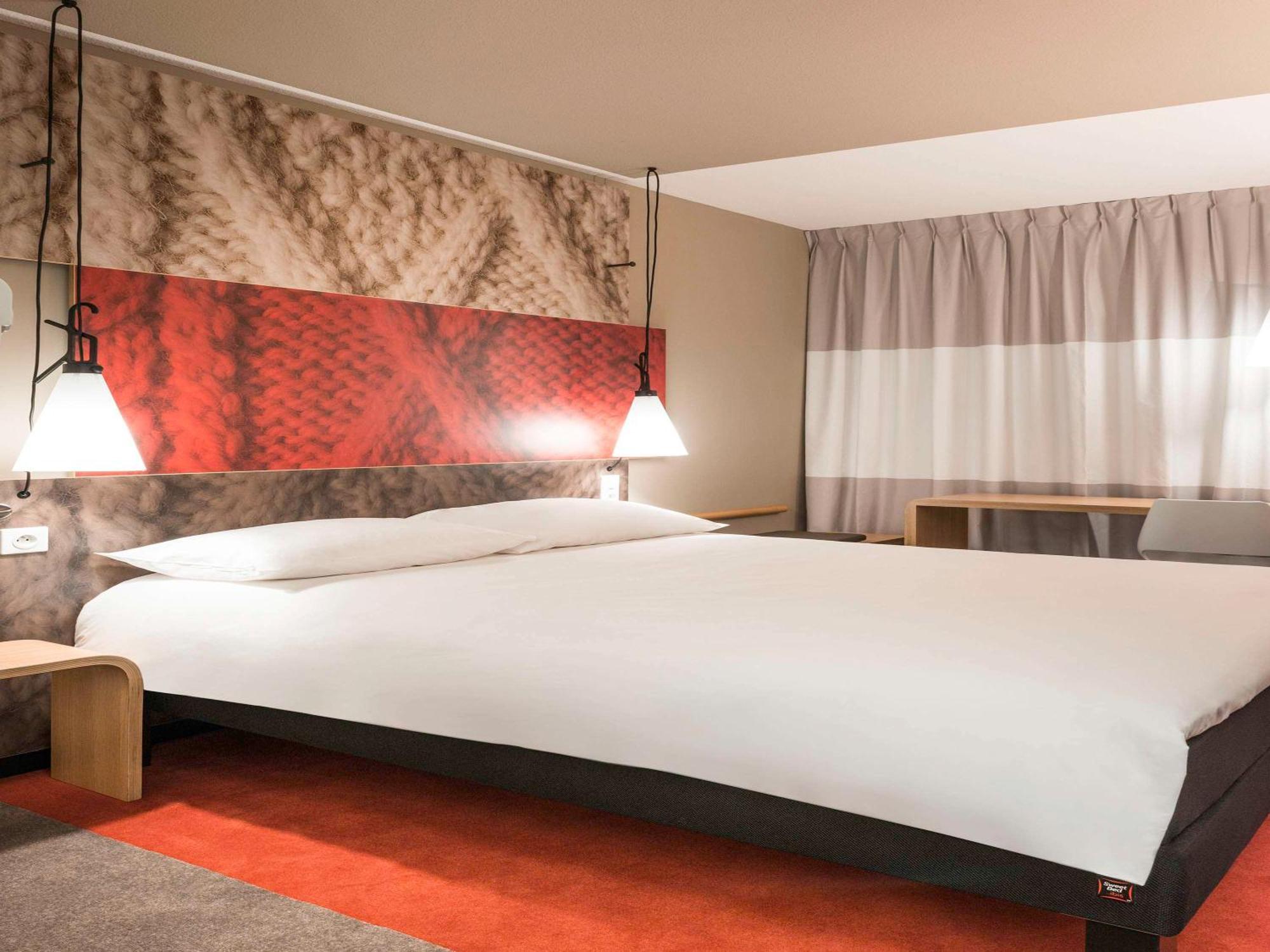 Ibis Paris Le Bourget Hotel La Courneuve Exterior photo