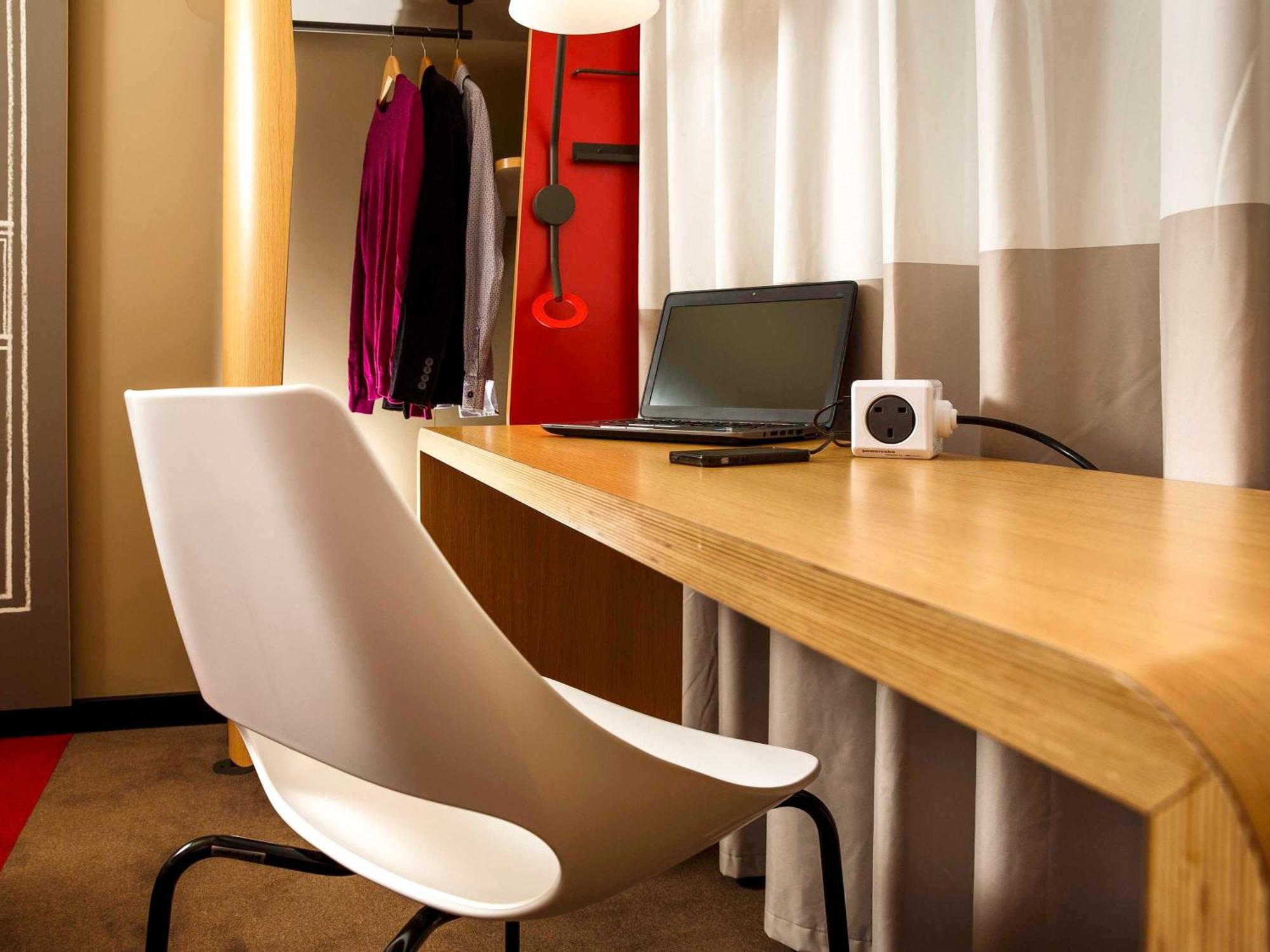 Ibis Paris Le Bourget Hotel La Courneuve Exterior photo