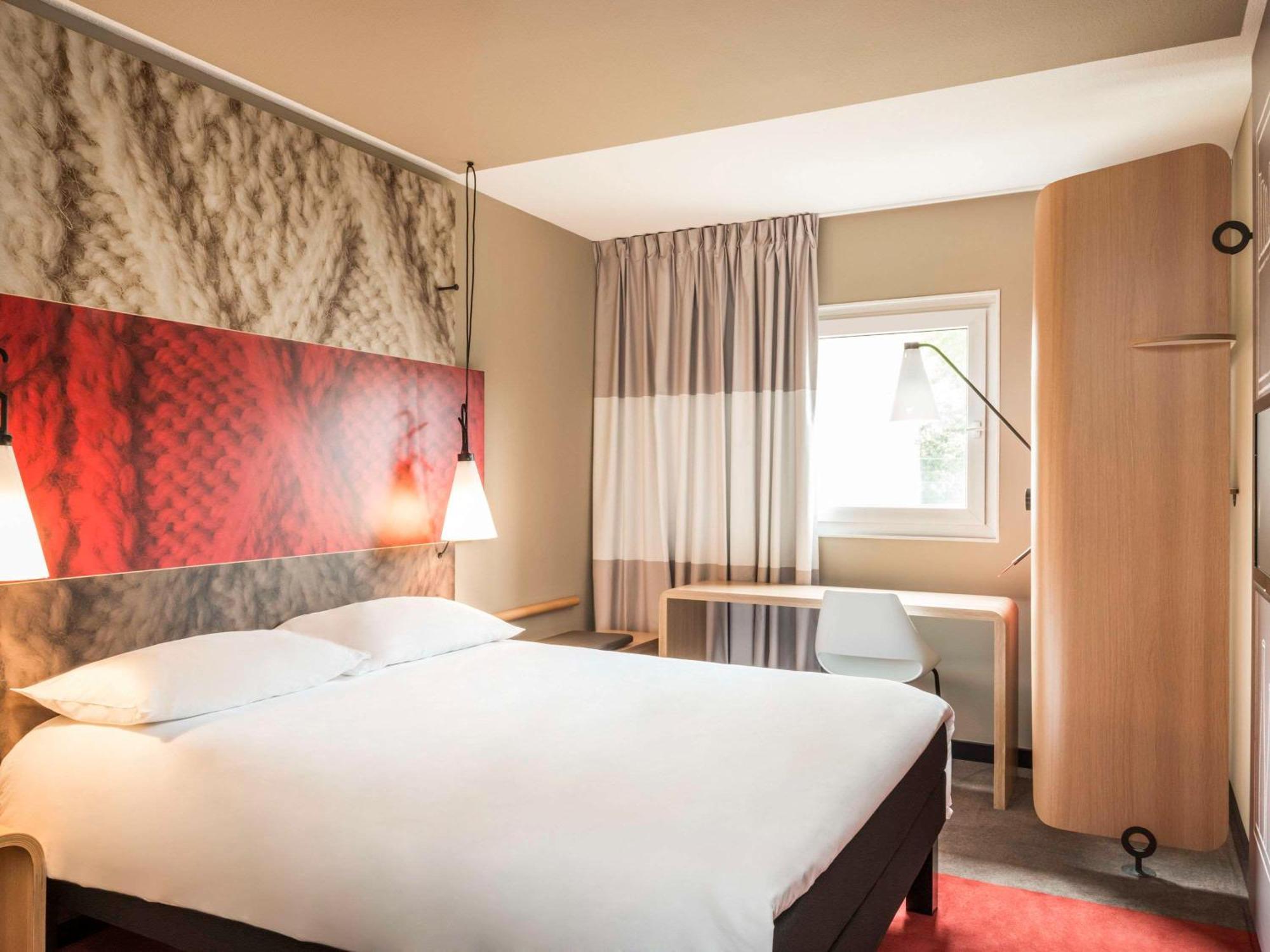 Ibis Paris Le Bourget Hotel La Courneuve Exterior photo