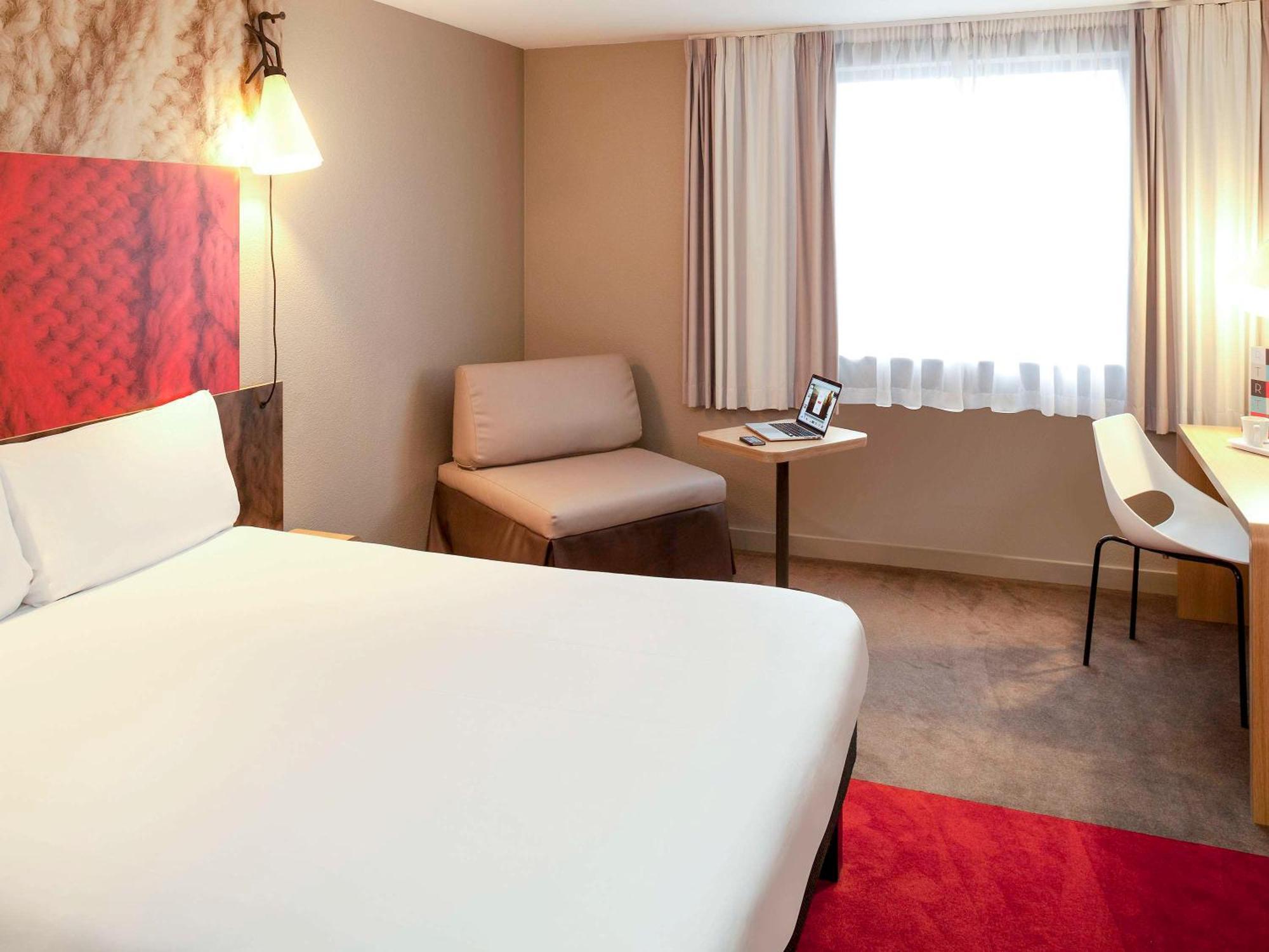 Ibis Paris Le Bourget Hotel La Courneuve Exterior photo