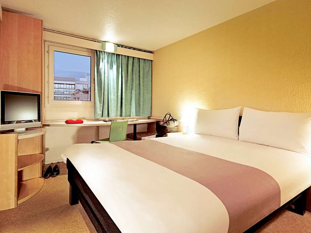 Ibis Paris Le Bourget Hotel La Courneuve Room photo