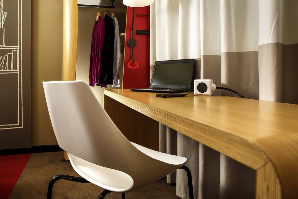 Ibis Paris Le Bourget Hotel La Courneuve Exterior photo