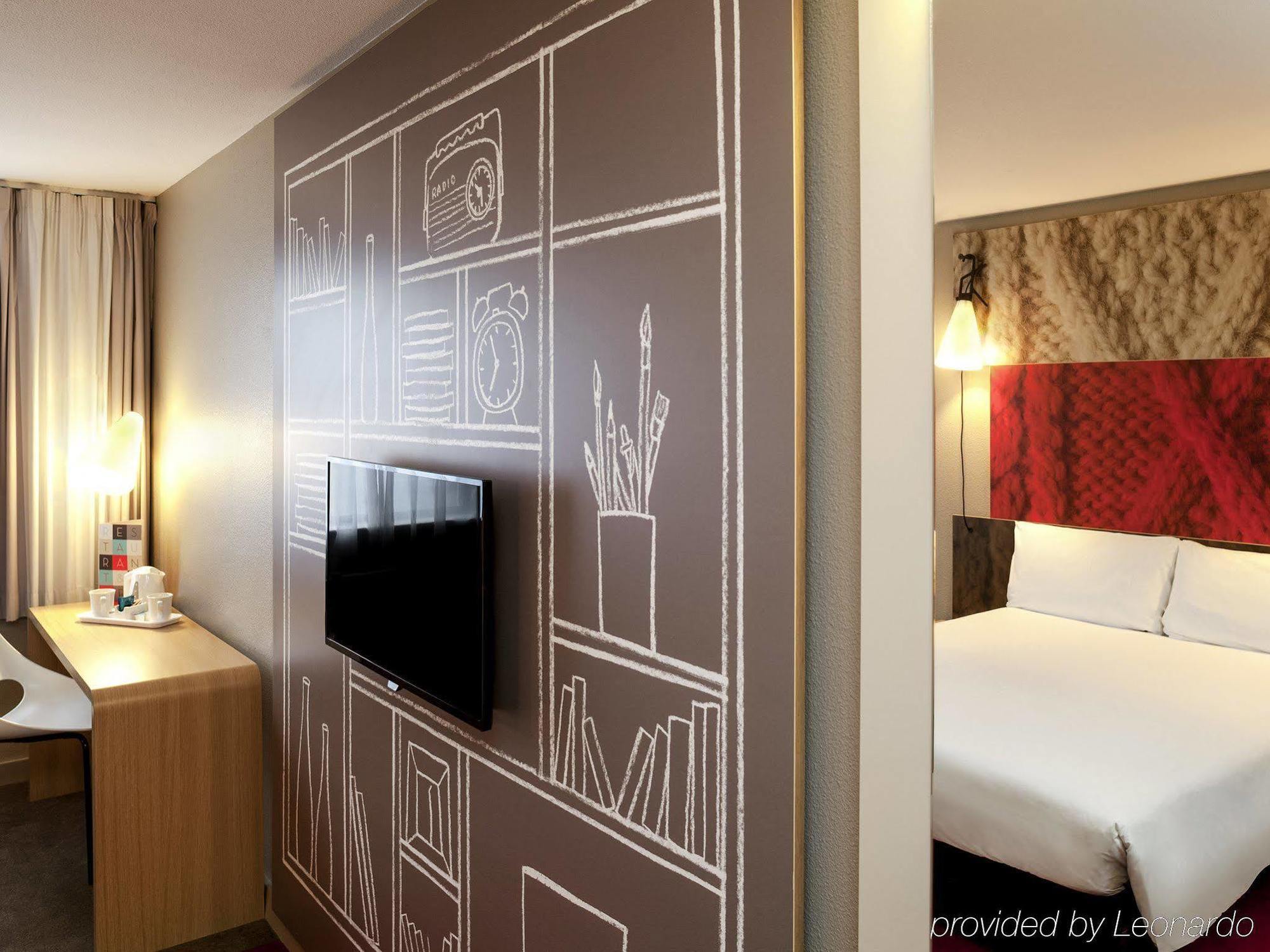 Ibis Paris Le Bourget Hotel La Courneuve Exterior photo