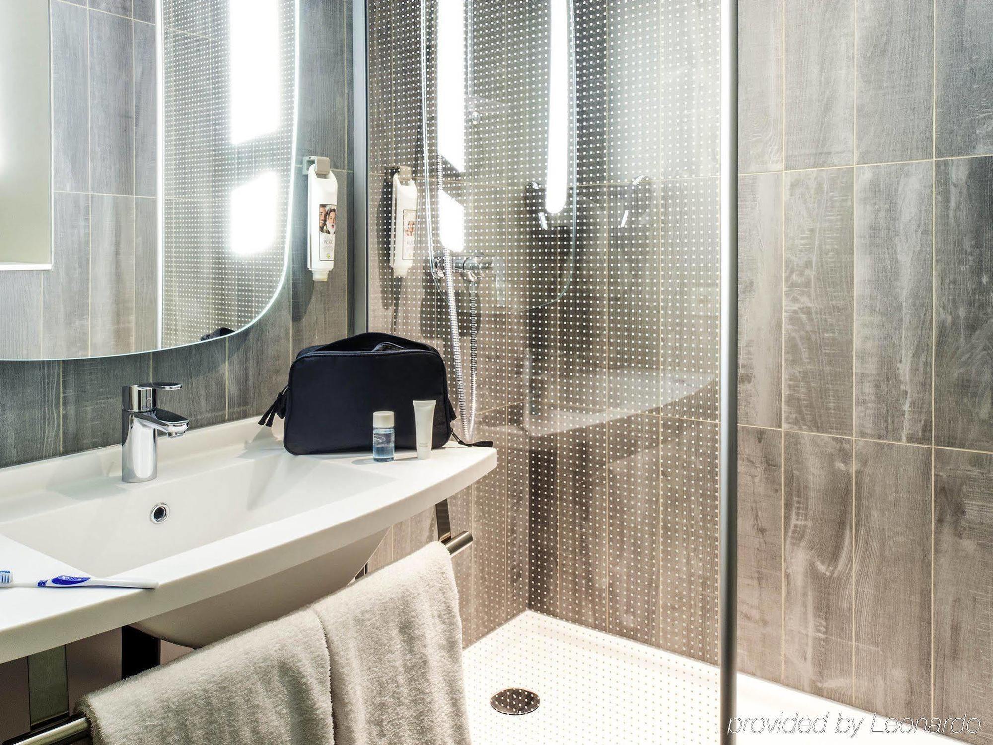 Ibis Paris Le Bourget Hotel La Courneuve Exterior photo