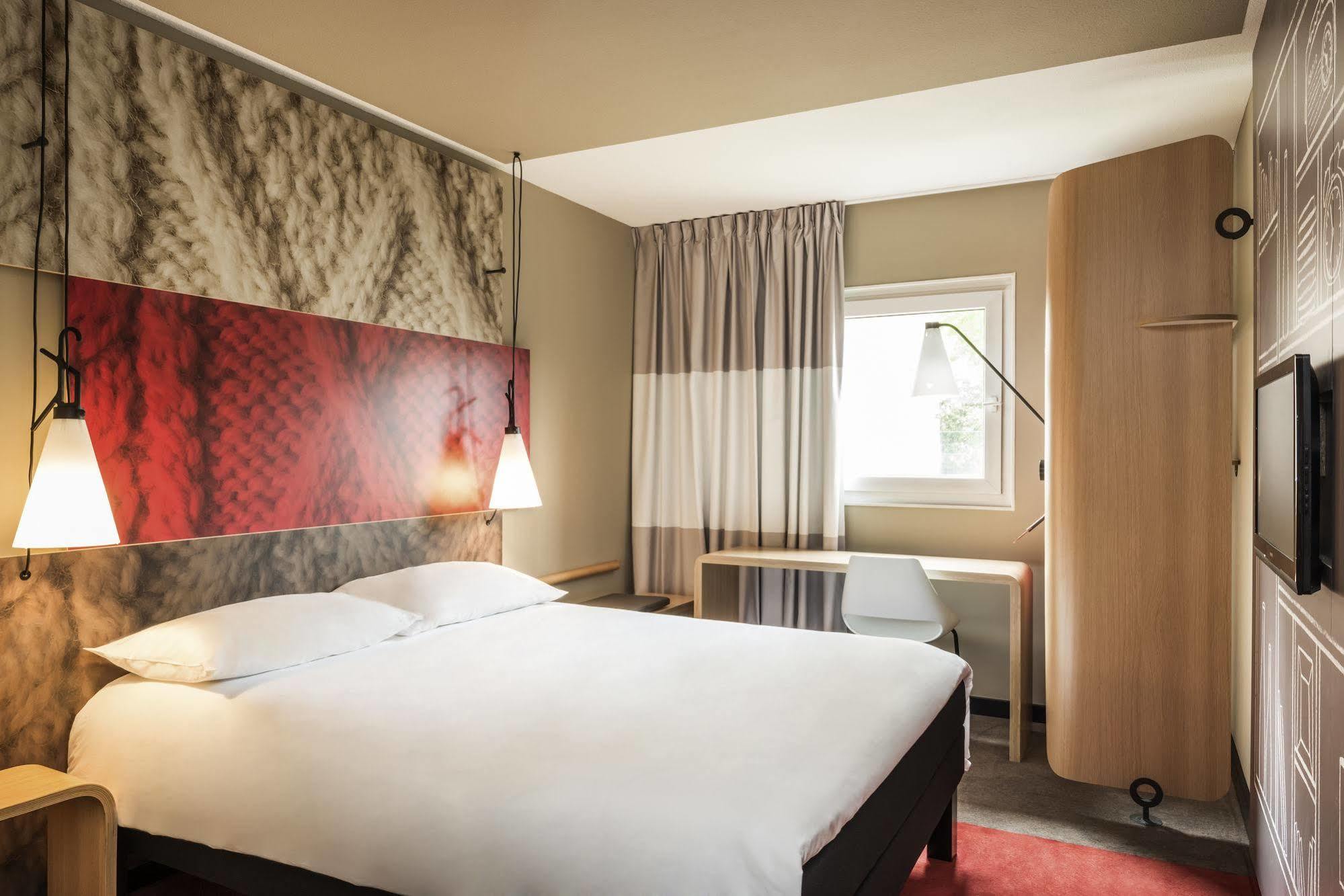Ibis Paris Le Bourget Hotel La Courneuve Exterior photo