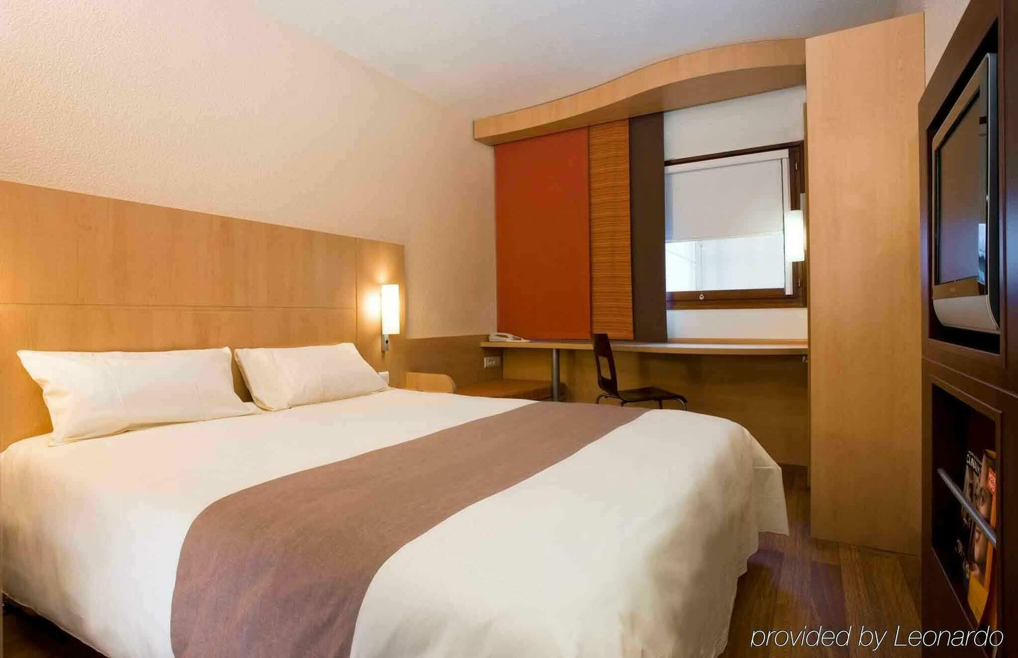 Ibis Paris Le Bourget Hotel La Courneuve Exterior photo